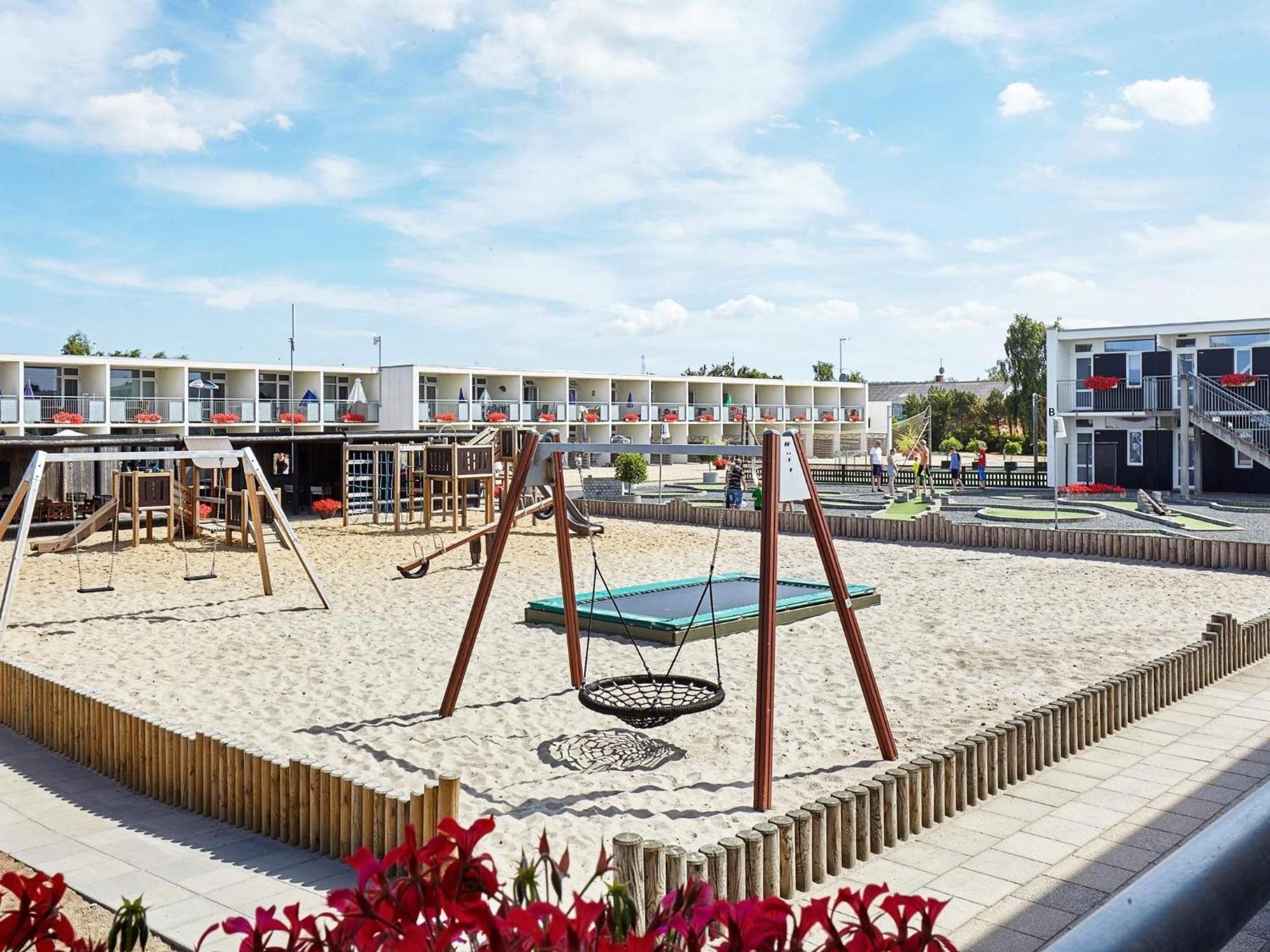 6 Person Holiday Home On A Holiday Park In Glesborg Extérieur photo